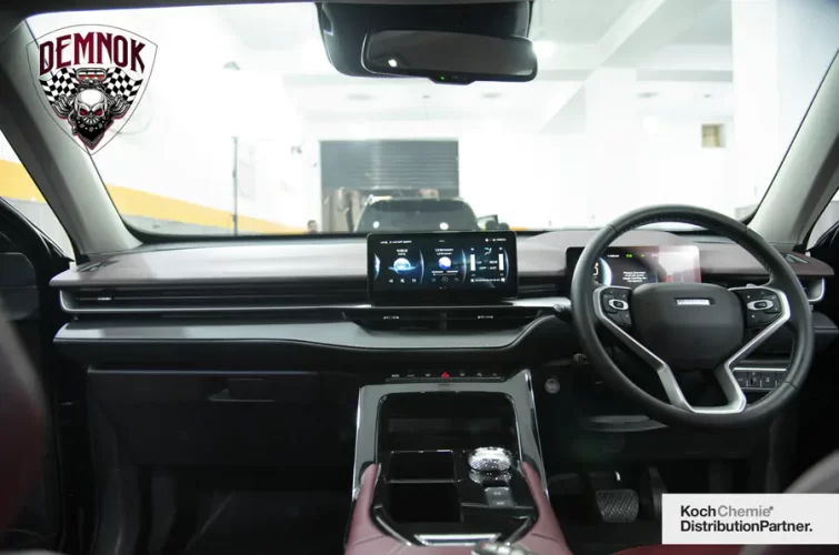 wide dashboard view of the haval h6